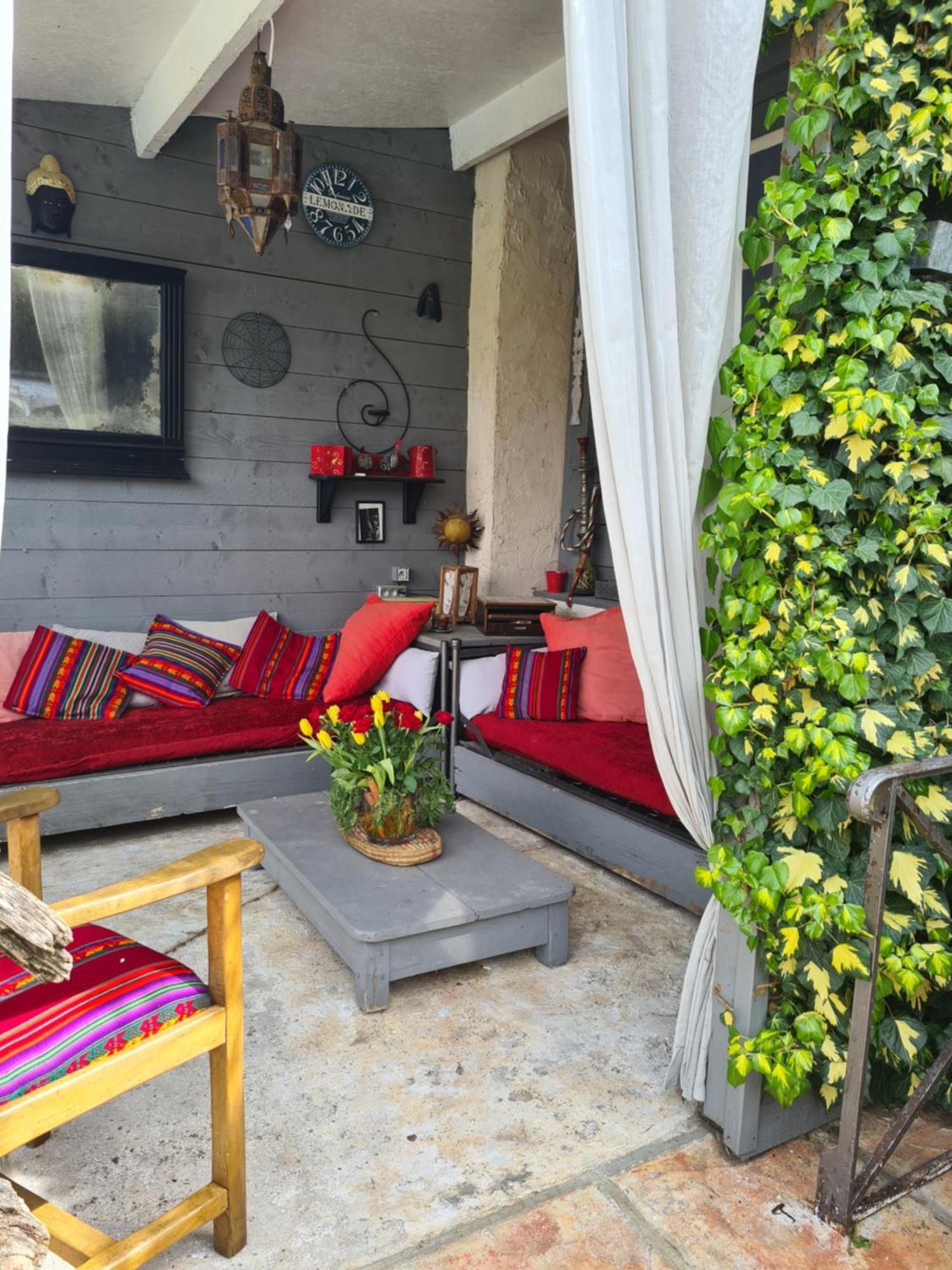 Le Mazet Des Beaujots Hotell Monteux Exteriör bild
