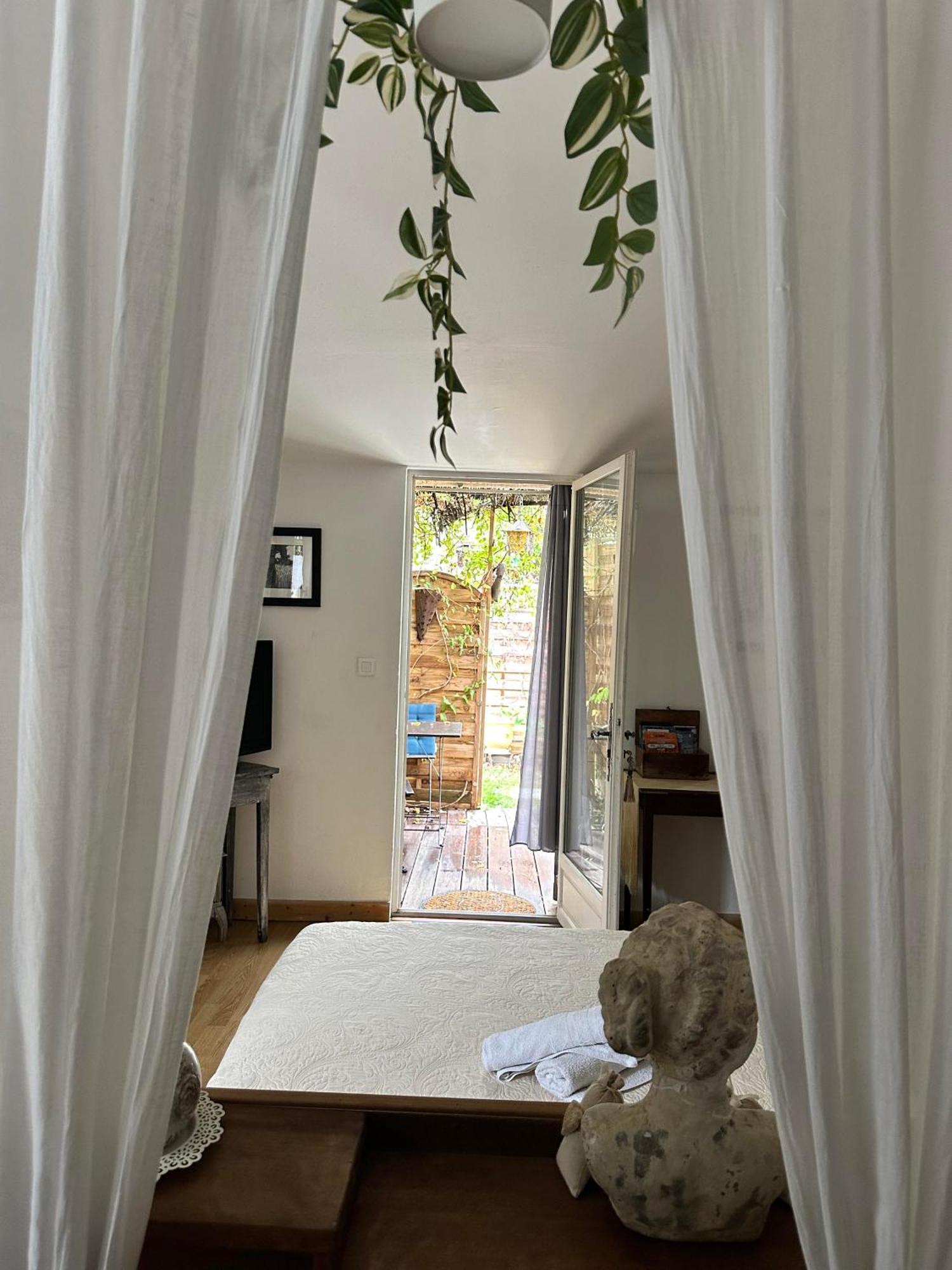 Le Mazet Des Beaujots Hotell Monteux Exteriör bild