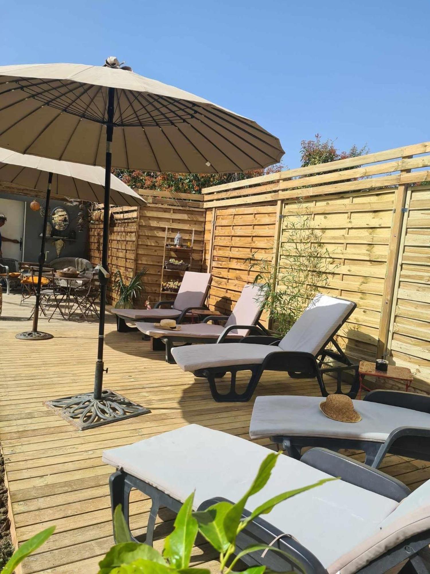 Le Mazet Des Beaujots Hotell Monteux Exteriör bild