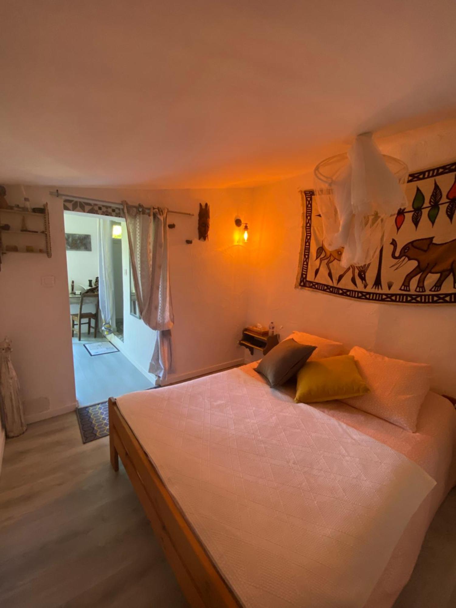 Le Mazet Des Beaujots Hotell Monteux Exteriör bild