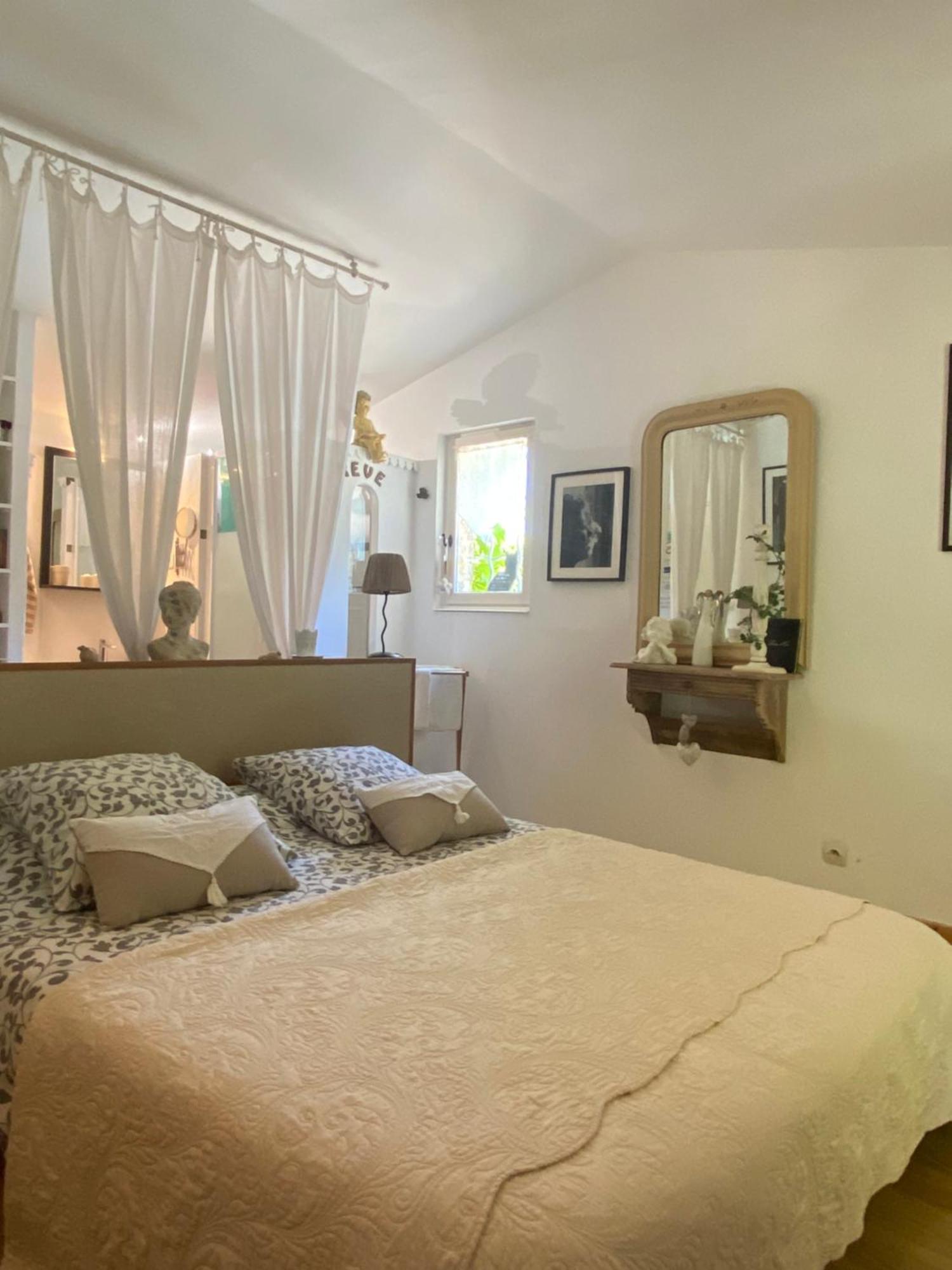 Le Mazet Des Beaujots Hotell Monteux Exteriör bild
