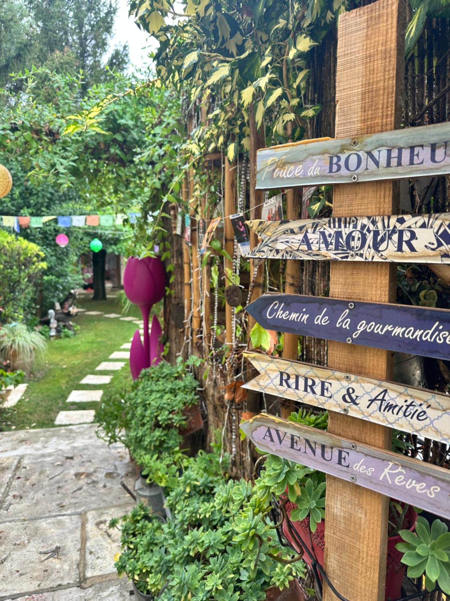 Le Mazet Des Beaujots Hotell Monteux Exteriör bild